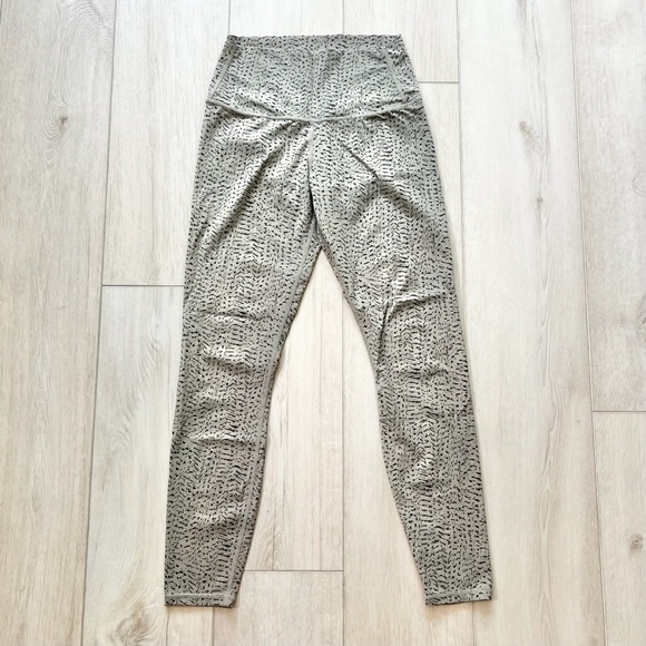 Varley Patterned Leggings Size Small - Picture 1 of 3